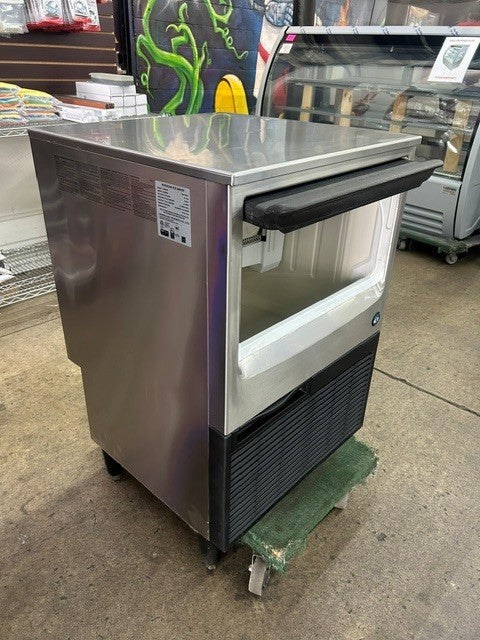 Hoshizaki KM-115BAJ 116lb. Self-Contained Ice Machine With Built-In Storage Bin - (USED UNIT)
