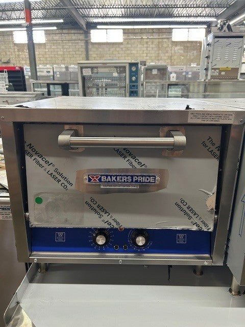 Bakers Pride P18S Electric Countertop Single Compartment Pizza Oven 17.75" - 110V - 20 amps (DEMO UNIT)