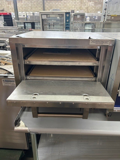 Bakers Pride P18S Electric Countertop Single Compartment Pizza Oven 17.75" - 110V - 20 amps (DEMO UNIT)