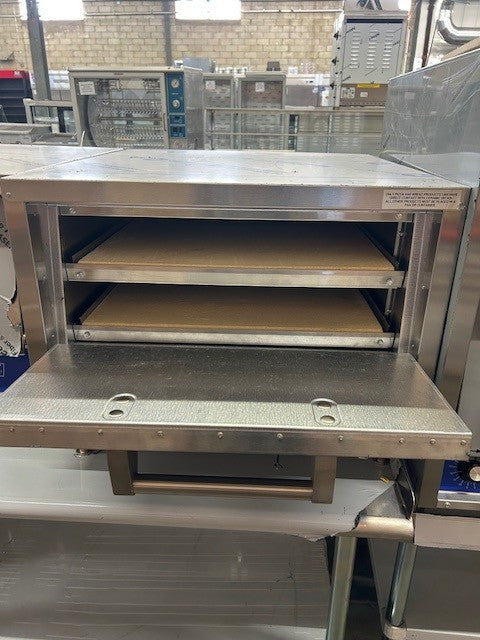 Bakers Pride P22S Electric Countertop Single Compartment Pizza Oven 20" - 208V (DEMO UNIT)