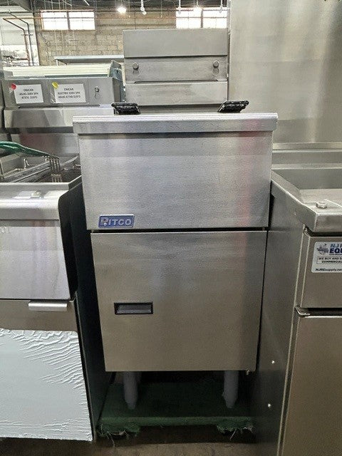 Pitco SG14-S Solstice 40-50 lb. Natural Gas Fryer - 110,000 BTU (USED UNIT)