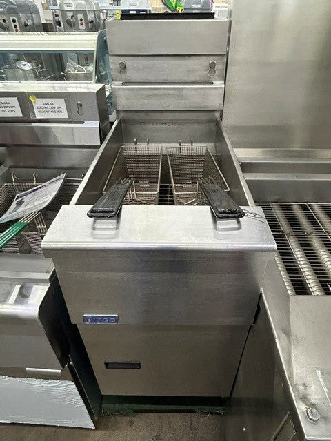 Pitco SG14-S Solstice 40-50 lb. Natural Gas Fryer - 110,000 BTU (USED UNIT)