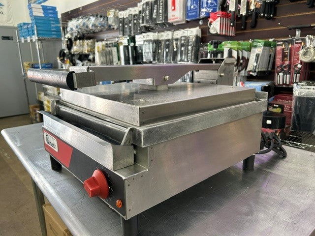 Globex SSGL-10163-7  Electric Flat Sandwich Grill (USED UNIT)