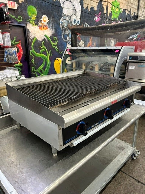 Star-Max 6036CBD 36"W 3 Burners Gas Countertop Manual Charbroiler 120,000 BTU (USED UNIT)