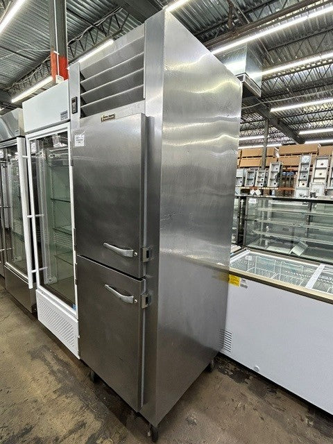 TRAULSEN RHT132WUT-HHS Stainless Steel 24.2 Cu. Ft. Half Door One Section Reach In Refrigerator - Specification Line - 115V 1PH (USED UNIT)