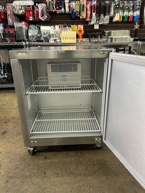 TRAULSEN UHT27-R 27"W Single Door Undercounter Refrigerator (USED UNIT)