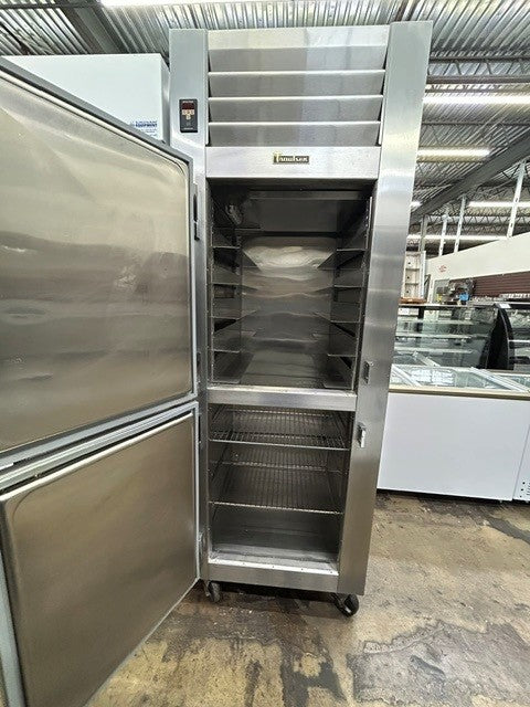 TRAULSEN RHT132WUT-HHS Stainless Steel 24.2 Cu. Ft. Half Door One Section Reach In Refrigerator - Specification Line - 115V 1PH (USED UNIT)