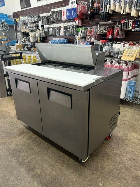 True TSSU-48-10 48 3/8"W Two Door Sandwich/ Salad Prep Table - USED UNIT!