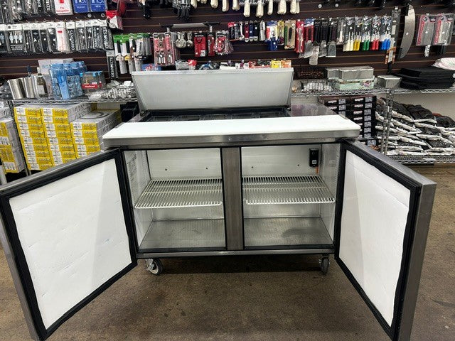 True TSSU-48-10 48 3/8"W Two Door Sandwich/ Salad Prep Table - USED UNIT!