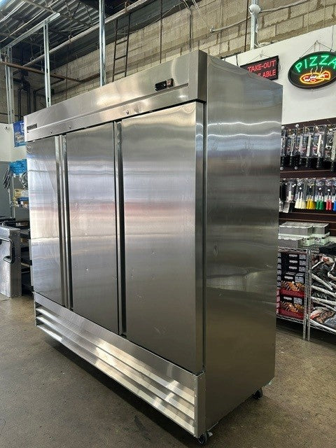 Universal Coolers RICI-81 Stainless Steel Upright Three-Section Bottom-Mount Reach-In Refrigerator (USED UNIT)