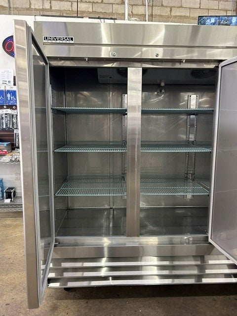 Universal Coolers RICI-81 Stainless Steel Upright Three-Section Bottom-Mount Reach-In Refrigerator (USED UNIT)