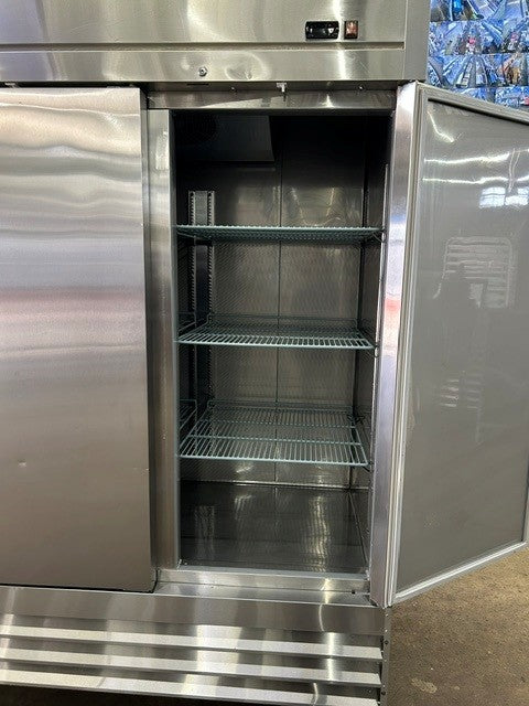 Universal Coolers RICI-81 Stainless Steel Upright Three-Section Bottom-Mount Reach-In Refrigerator (USED UNIT)
