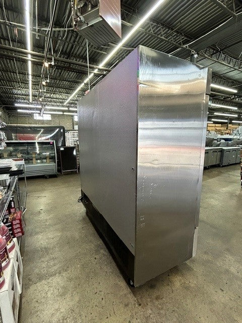 Universal Coolers RICI-81 Stainless Steel Upright Three-Section Bottom-Mount Reach-In Refrigerator (USED UNIT)